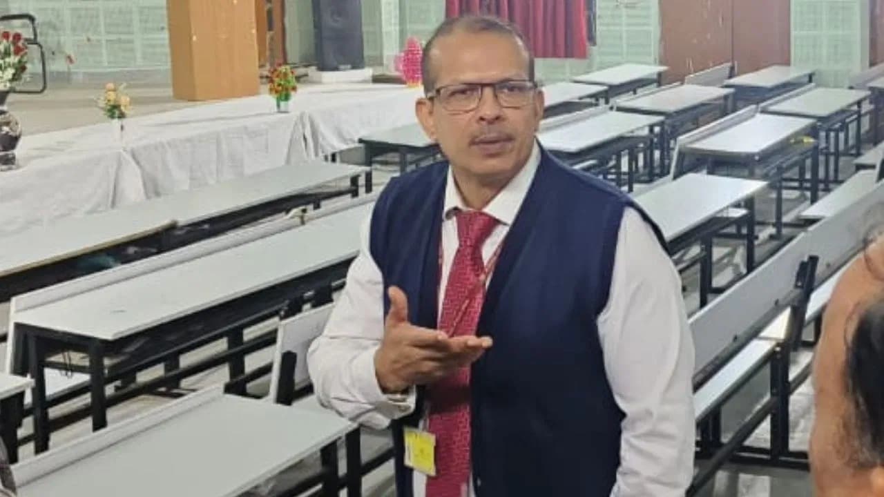 कोचिंग में पढ़ाने वाले सरकारी शिक्षकों पर चलेगा केके पाठक का डंडा, भगोड़े टीचर पर भी सख्त कार्रवाई का निर्देश