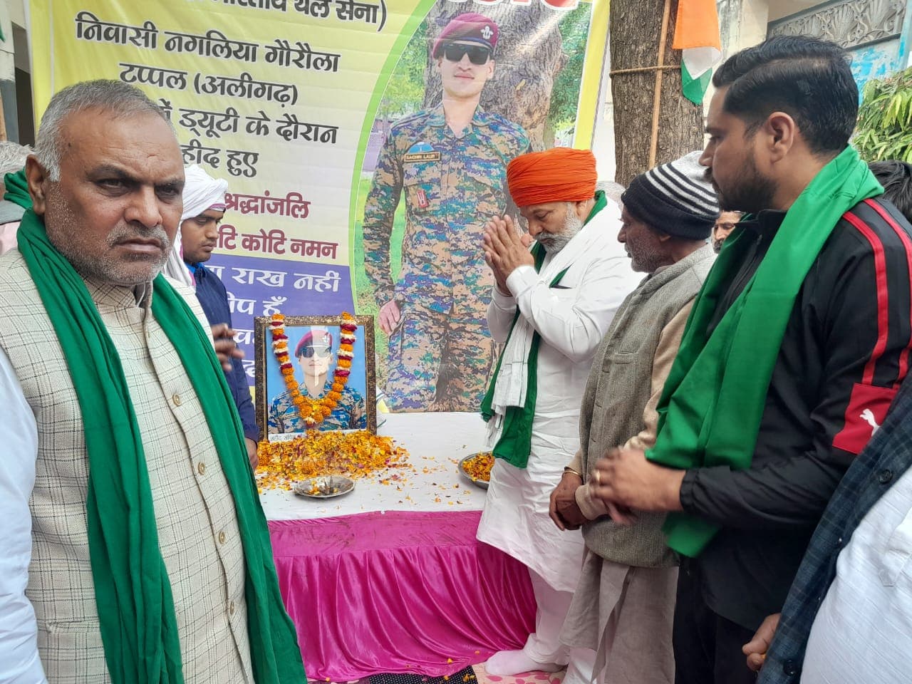 राजौरी में शहीद सचिन लौर के परिजनों से मिलने अलीगढ़ पहुंचे राकेश टिकैत, दिल्ली में आंदोलन की बात कही