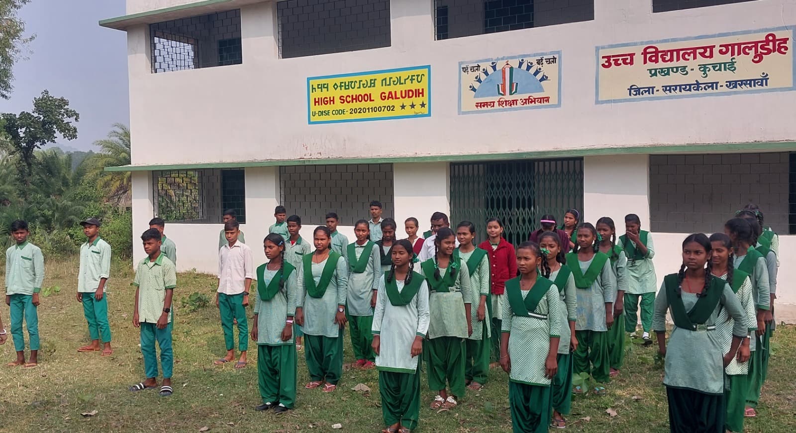 सरायकेला: सिर्फ चार शिक्षकों के भरोसे चल रहा है गालुडीह हाई स्कूल, बच्चों का भविष्य अधर में