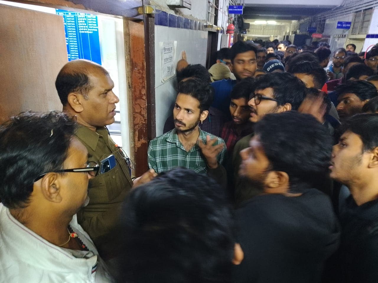 पटना के एमबीबीएस छात्र ने भागलपुर में की आत्महत्या, नाराज छात्रों ने जमकर किया हंगामा