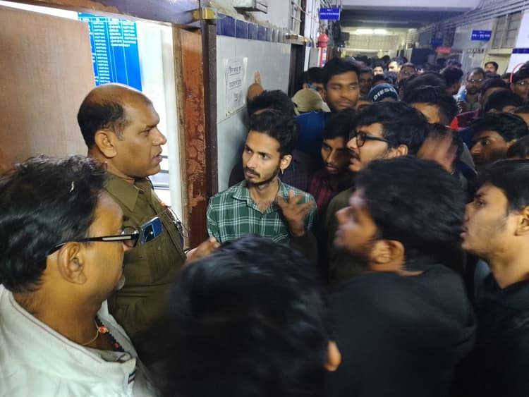 पटना के एमबीबीएस छात्र ने भागलपुर में की आत्महत्या, नाराज छात्रों ने जमकर किया हंगामा