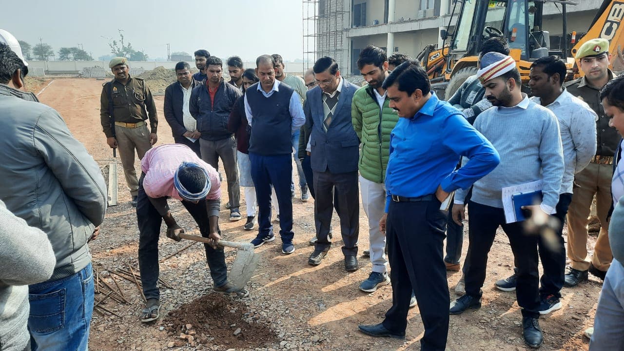 UP News : RMPS विश्वविद्यालय के निर्माण पर DM का सख्त रुख, एजेंसी को अल्टीमेटम जारी