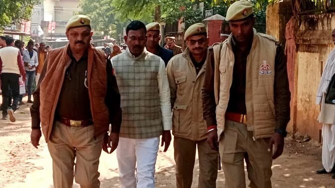 UP News: BJP विधायक को दुष्कर्म के मामले सजा दिलाने वाले पिता को झेलनी पड़ी यातनाएं, बिक गई 4 बीघा जमीन