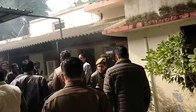 UP News: उन्नाव एसपी ऑफिस में जमीनी विवाद से परेशान युवक ने किया आत्मदाह, अस्पताल में हुई मौत