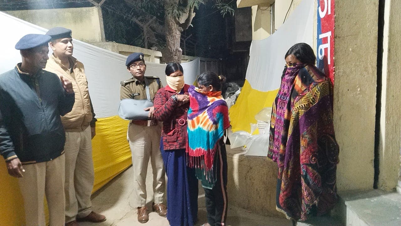 Patna News: शराबियों को पकड़ने गई पुलिस टीम पर हमला, कई पुलिसकर्मी जख्मी, पुलिस वाहन क्षतिग्रस्त