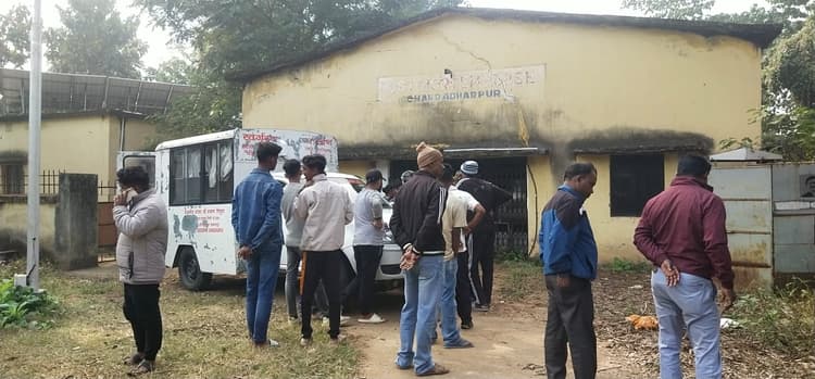 रांची-चाईबासा मुख्य मार्ग के पास स्कूटी और बाइक में टक्कर, एक की मौत, 4 घायल