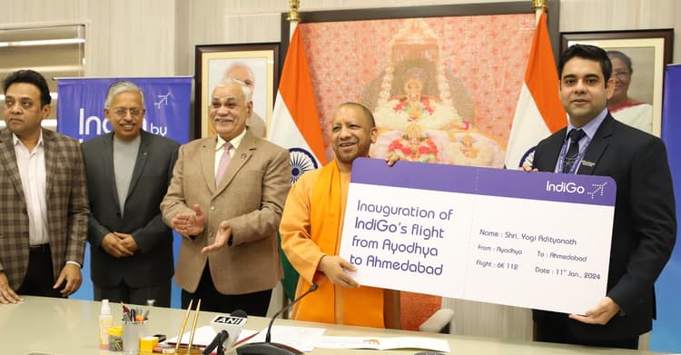 Ayodhya Airport: अयोध्या-अहमदाबाद के बीच शुरू हुई इंडिगो की हवाई सेवा, सीएम योगी ने दिखाई हरी झंडी