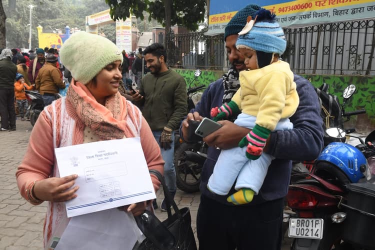 सीएम नीतीश कुमार ने दिया नियुक्ति पत्र तो खिल उठे शिक्षकों के चेहरे, देखें खास तस्वीरें