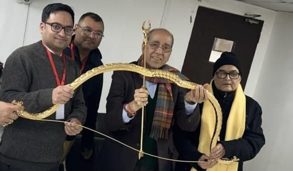 Ram Mandir: अमावा राम मन्दिर ने राम लला को दिया सोने का तीर-धनुष, जानें महावीर मन्दिर से मिले कितने करोड़...