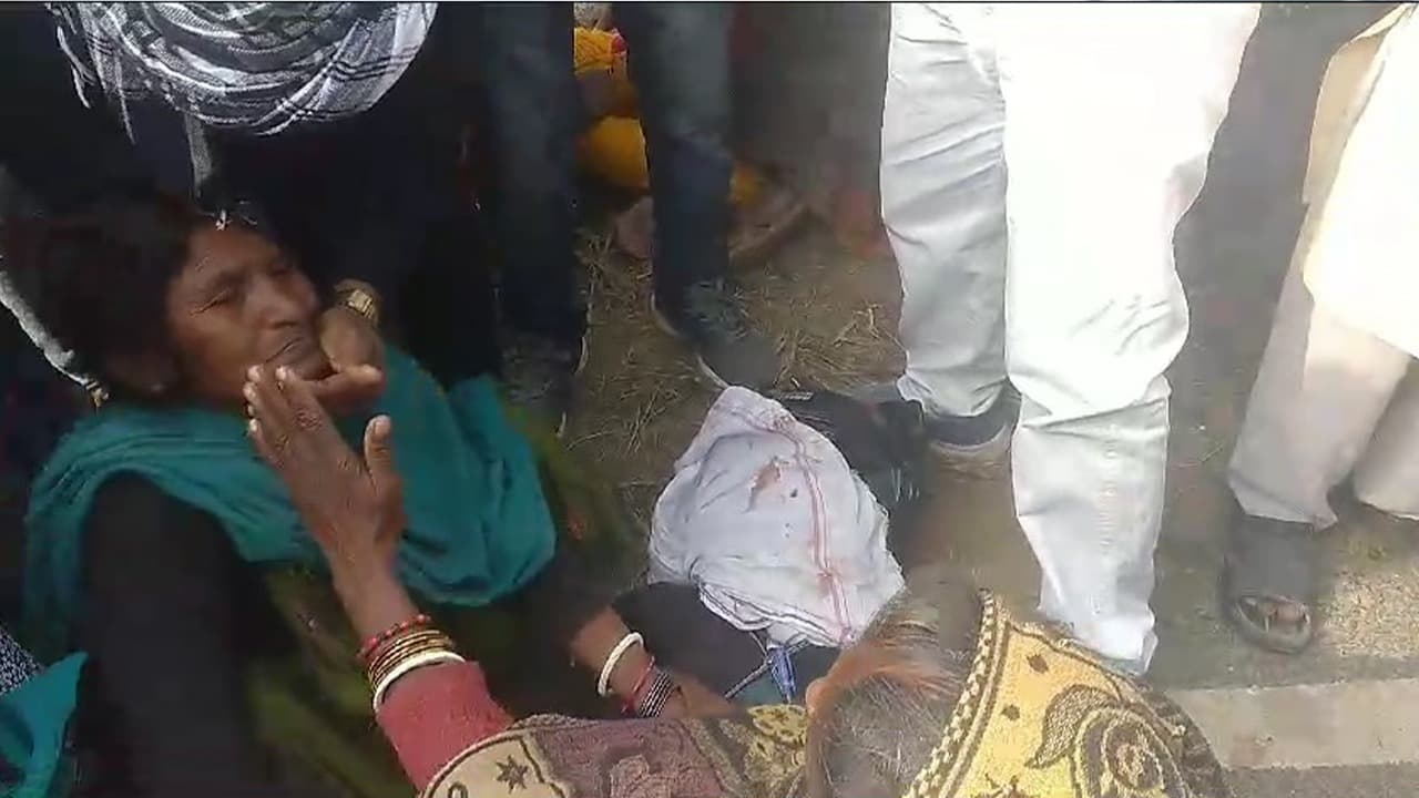 Road accident in Bihar: गया में सड़क हादसे में पति की मौत, पत्नी गंभीर रुप से जख्मी