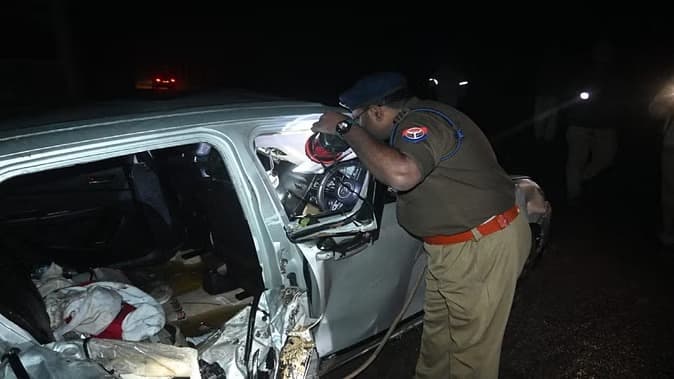 Kanpur Dehat : तेज रफ्तार कार बेकाबू होकर नाले में गिरी, हादसे में 6 की मौत और 2 घायल