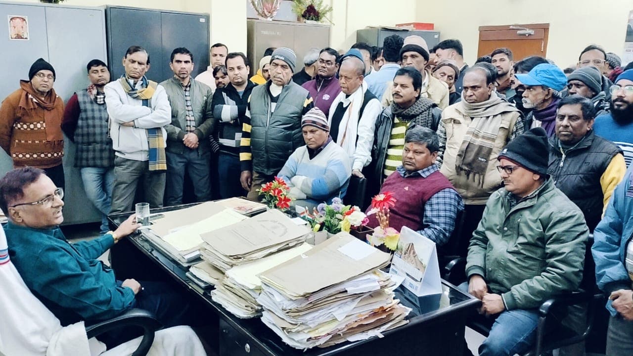 तिलकामांझी भागलपुर विश्वविद्यालय के रजिस्ट्रार को कर्मचारियों ने बनाया बंधक, चेंबर के गेट पर जड़ा ताला