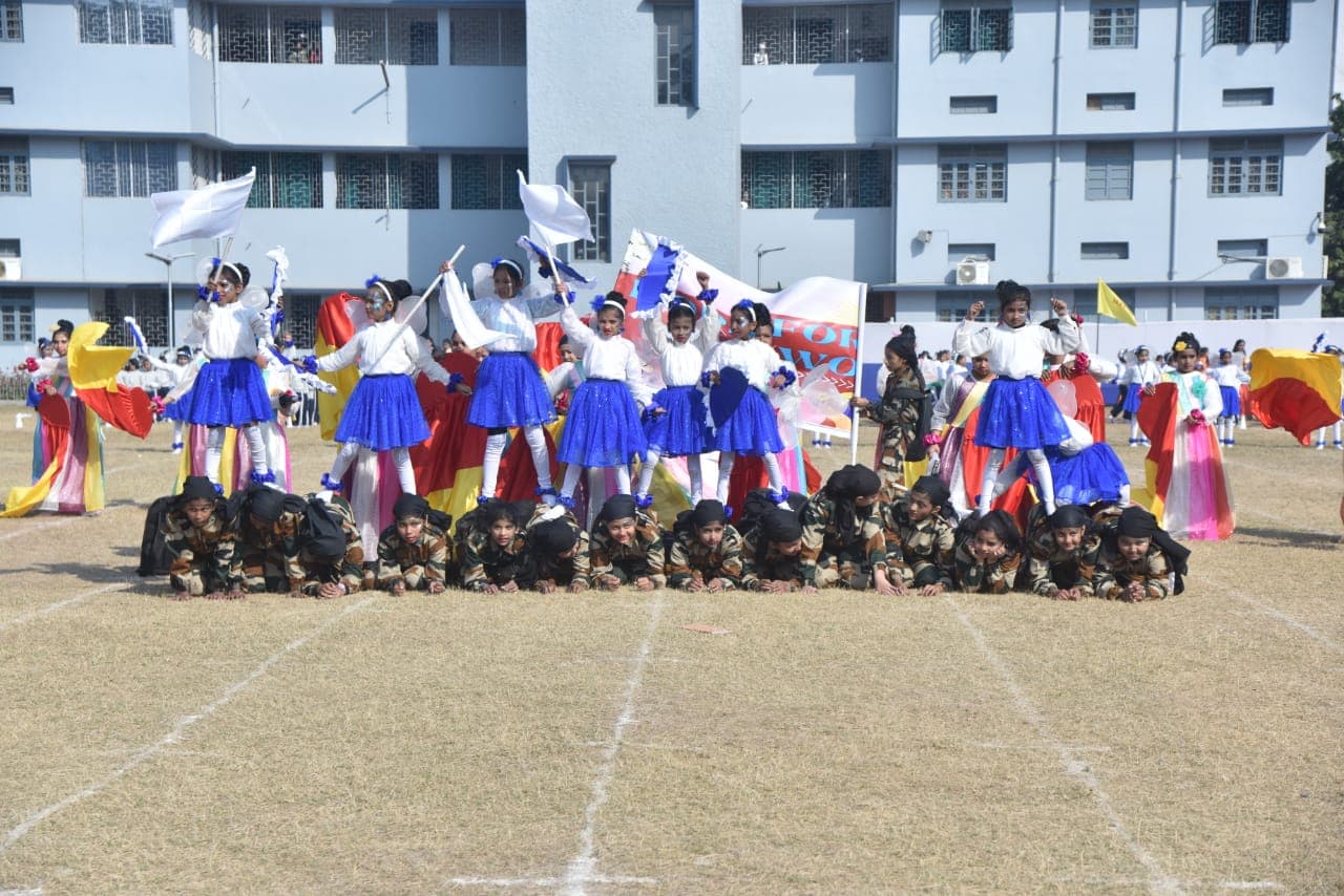 पटना के कार्मेल हाई स्कूल में वार्षिक ड्रिल प्रदर्शन, छात्राओं ने दिखाई अपनी प्रतिभा