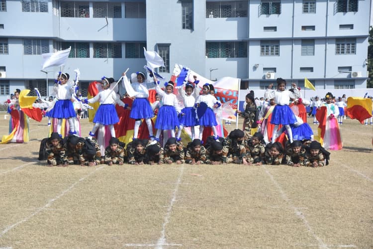 पटना के कार्मेल हाई स्कूल में वार्षिक ड्रिल प्रदर्शन, छात्राओं ने दिखाई अपनी प्रतिभा