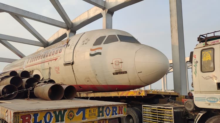 औरंगाबाद में पुल में फंसा एयर इंडिया का 'हवाई जहाज', दिल्ली से जा रहा था पटना, जानिए पूरा माजरा