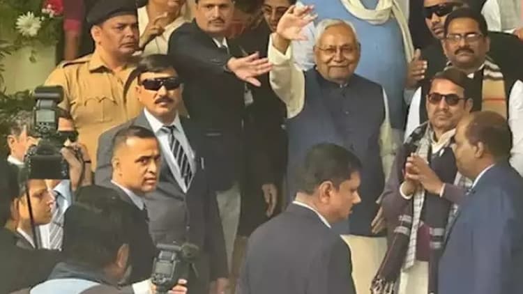 ‍‍Bihar Floor Test: विश्वास मत से पहले बदला गणित, जानें क्यों तेजस्वी के चेहरे से गायब हुआ 'तेज'