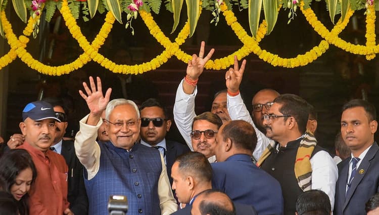 फ्लोर टेस्ट में नीतीश सरकार को मिला आरजेडी विधायकों का भी समर्थन, विपक्ष का वॉक आउट