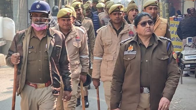 Bareilly : पथराव की वीडियो में पुलिस ने 12 उपद्रवियों को किया चिन्हित, गिरफ्तारी के लिए दबिश शुरू
