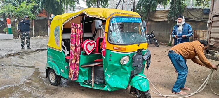 सासाराम में भीषण सड़क हादसा, बाइक व ऑटो की टक्कर में दो की मौत, चार लोग घायल