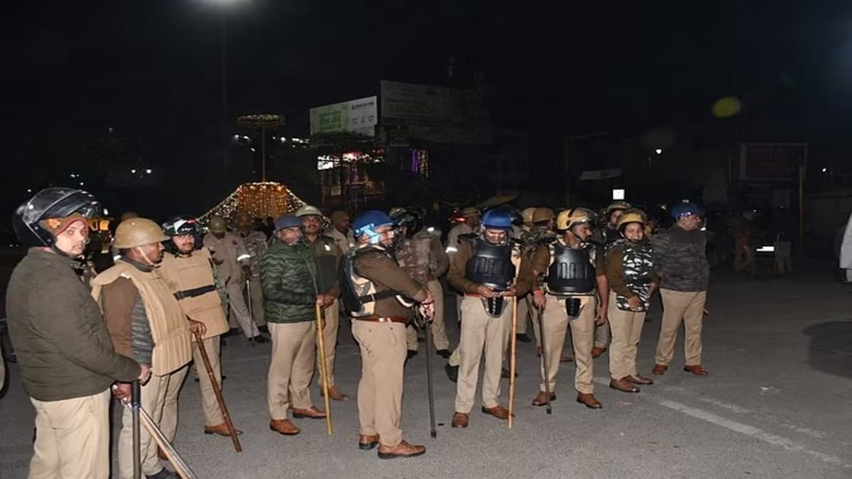 BHU : सड़क हादसे में शख्स की मौत, छात्रों ने परिसर में किया हंगामा, 215 पर FIR दर्ज