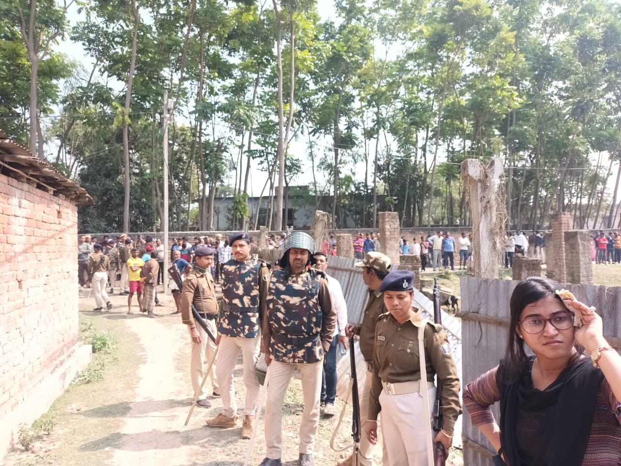 बिहार: इस गांव में 13 थाने की पुलिस कर रही कैंप, जानिए क्यों हो रहा बवाल