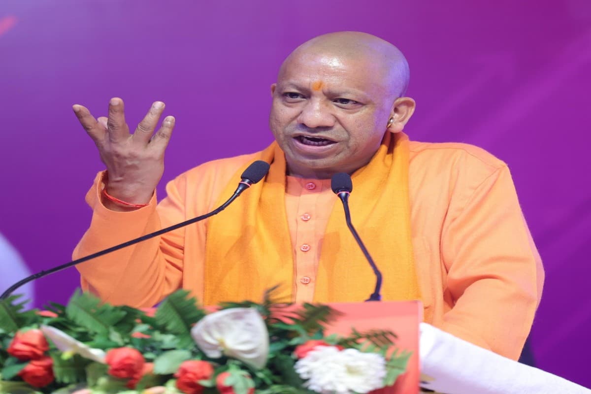 UP में 12 शहीद सैनिकों के आश्रितों को जारी हुआ नियुक्ति पत्र, सीएम योगी बोलें- परिवार के साथ खड़ी है राज्य सरकार