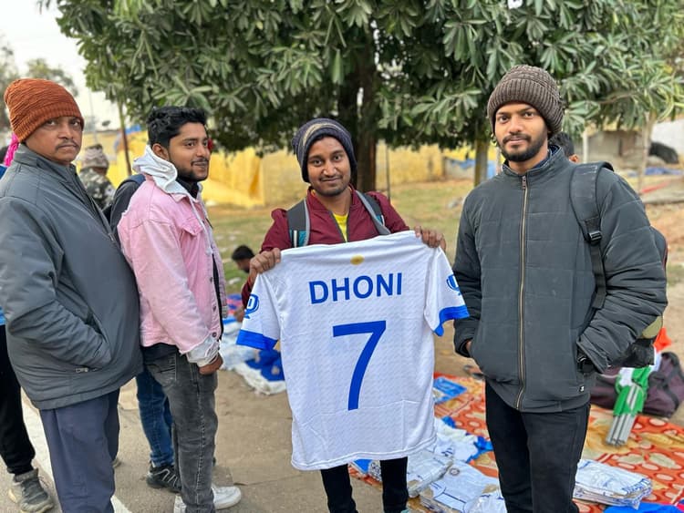 टेस्ट मैच में सबसे महंगी बिक रही MS Dhoni की जर्सी, जानें कितनी है कीमत