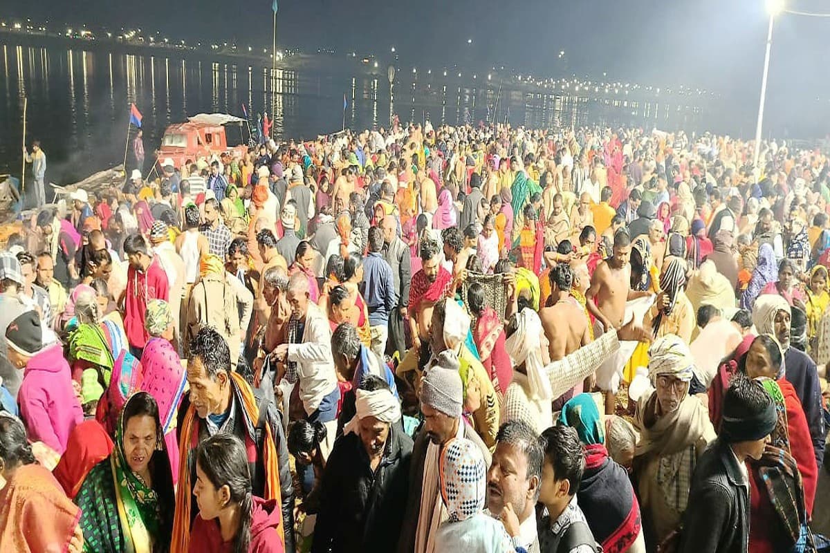 Maghi Purnima 2024 : संगम में 25 लाख श्रद्धालुओं ने लगाई डुबकी, घाटों पर उमड़ा आस्था का सैलाब