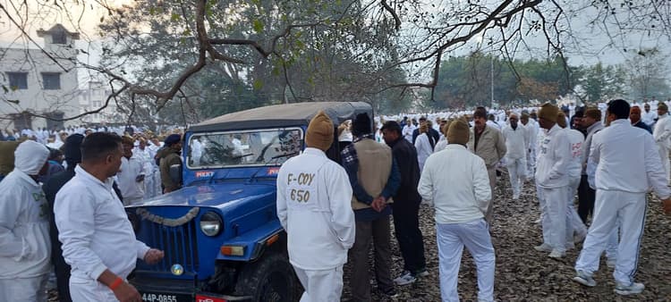 Bihar News: बक्सर के डुमरांव BMP परिसर में जवान ने की खुदकुशी, पेड़ पर लगे फंदे से लटक रहा शव बरामद