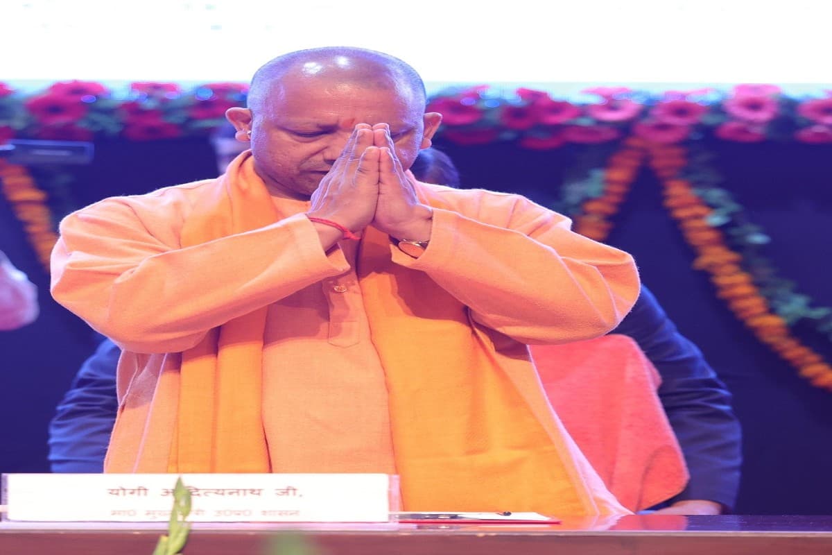 CM Yogi ने दिया 1782 अभ्यर्थियों को नियुक्ति पत्र, बोले- पुलिस भर्ती परीक्षा में पेपर लीक करने वाले ना घर के रहेंगे ना घाट के