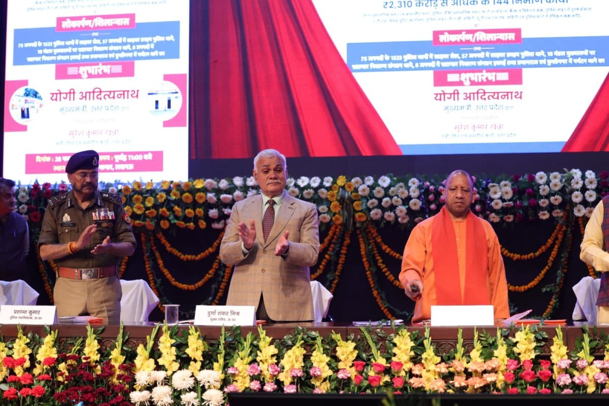 Mission Rojgar : सीएम योगी ने 3077 नवचयनित आंगनवाड़ी कार्यकत्रियों को दी नियुक्ति पत्र, बोले- अब इंसेफेलाइटिस से नहीं होती मौत