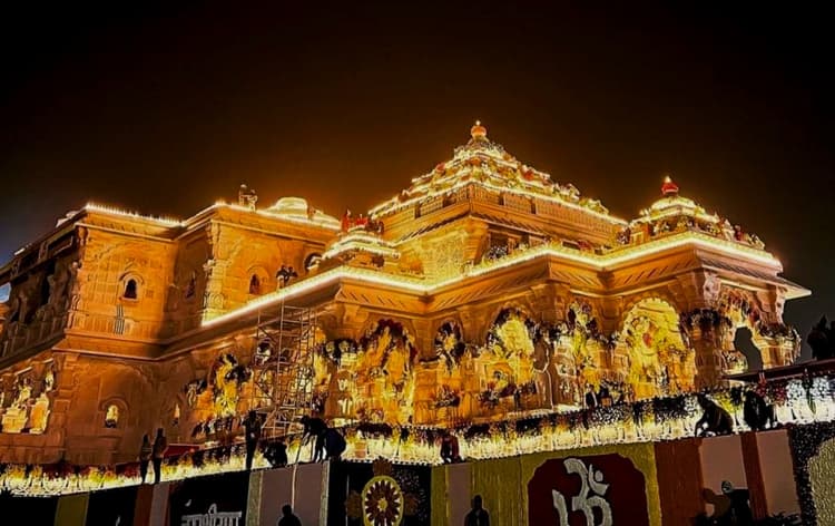 Ayodhya Tour: अयोध्या जाने का बना रहे हैं प्लान तो IRCTC लाया है टूर पैकेज, कम बजट में करें रामलला के दर्शन