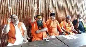 Agra: गरमाया चामुंडा देवी मंदिर का विवाद, हिंदू संगठनों ने ट्रेन के नीचे कूद कर जान देने की दी चेतावनी