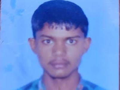 Aligarh News: पेड़ से लटका मिला युवक का शव, परिजनों ने लगाया हत्या का आरोप, पीएम रिपोर्ट का इंतजार