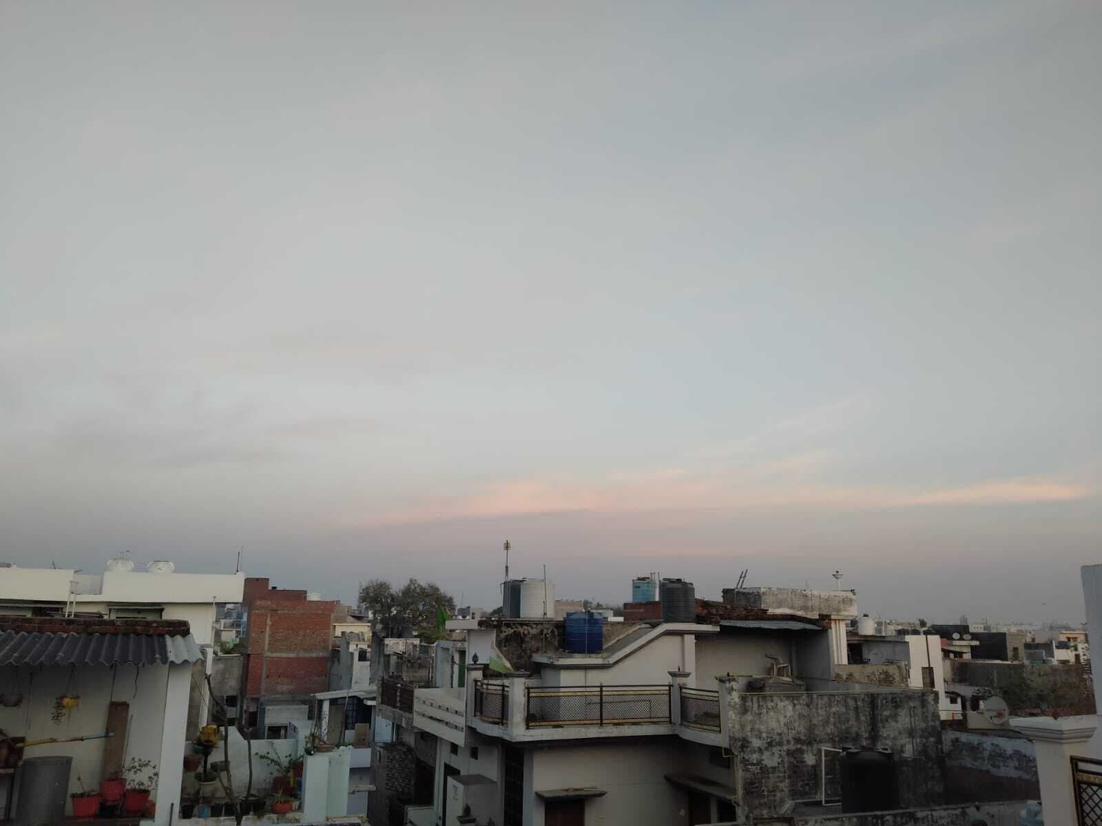 Lucknow Weather Video: लखनऊ में रविवार को सुबह से निकली धूप, जानें अपने राज्य का हाल