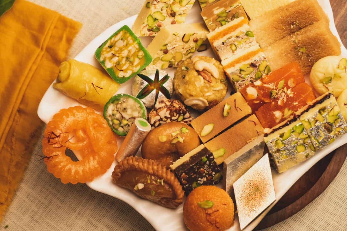 Lucknow Famous Sweets: ये हैं लखनऊ की फेमस मिठाई, जा रहे हैं घूमने तो स्वाद लेना न भूलें