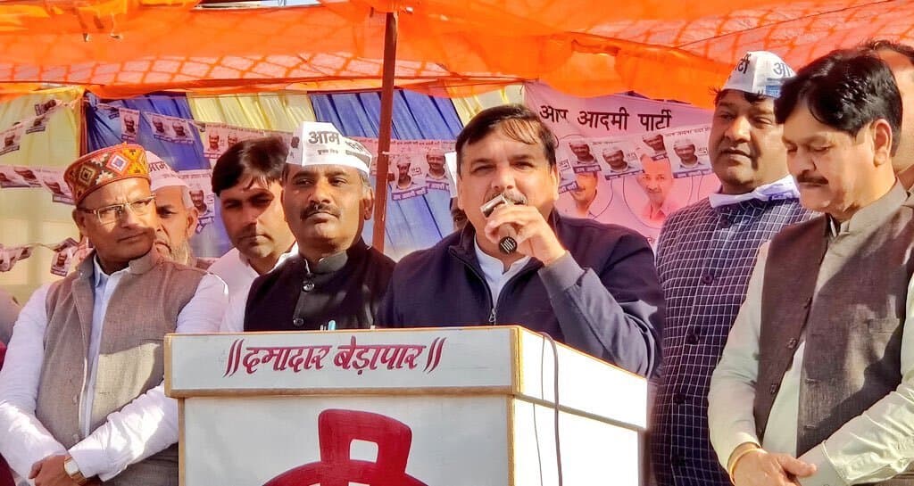 भाजपाइयों, संविधान की प्रस्तावना को बदलने की कोशिश करोगे तो बिल फाड़कर फेंक देंगे- संजय सिंह