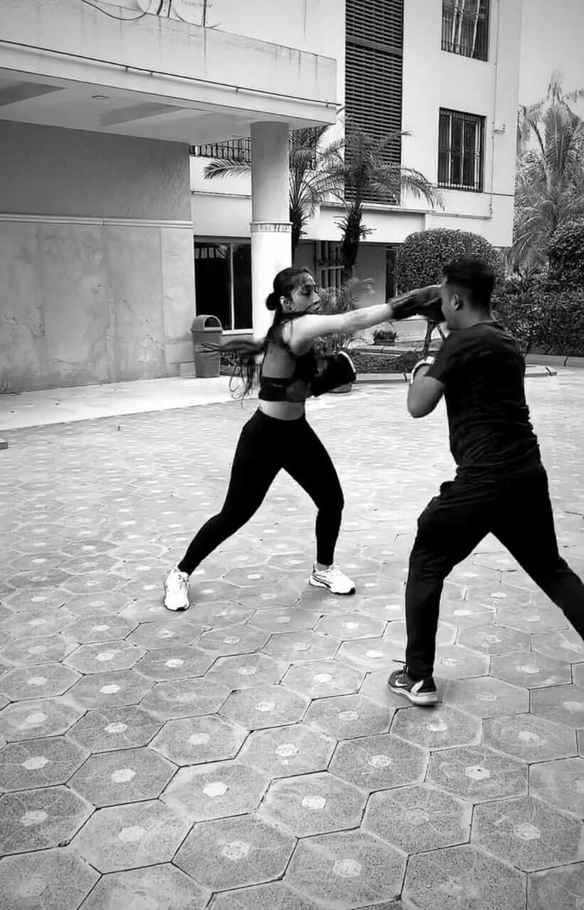 VIDEO: चहल की वाइफ धनश्री ने धाकड़ अंदाज में बरसाए मुक्के, डांस छोड़ कर रही हैं बॉक्सिंग की प्रैक्टिस