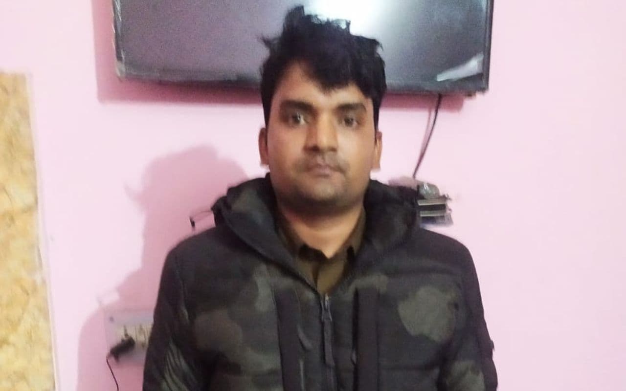 धनबाद : 15 हजार घूस ले रहे थे गोविंदपुर के दारोगा, एसीबी ने रंगे हाथ किया गिरफ्तार