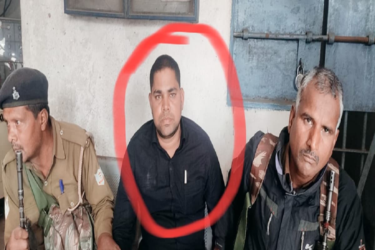 रामगढ़ गोला थाना के SI रिश्वत लेते गिरफ्तार, ऐसे आए एसीबी के शिकंजे में