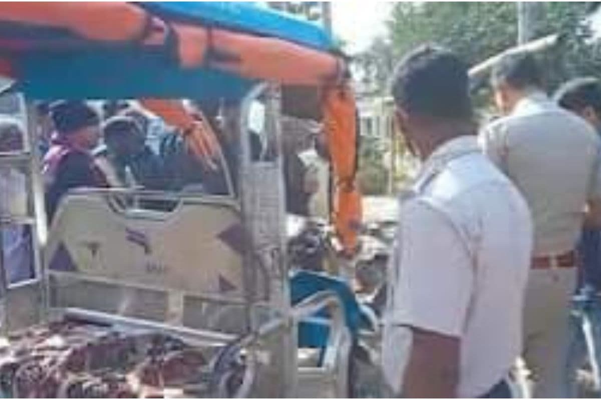 West Bengal : ट्रक के धक्के से टोटो में सवार माध्यमिक छात्रा समेत चार लोग जख्मी