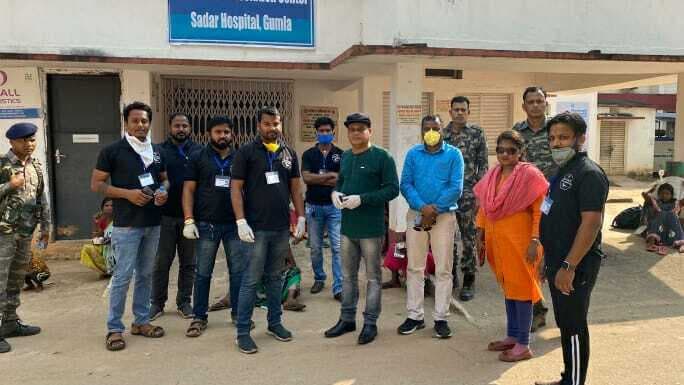 Coronavirus Lockdown: जीवन संस्था ने गुमला में भूखों को कराया भोजन, कई और संस्था भी कर रहे मदद