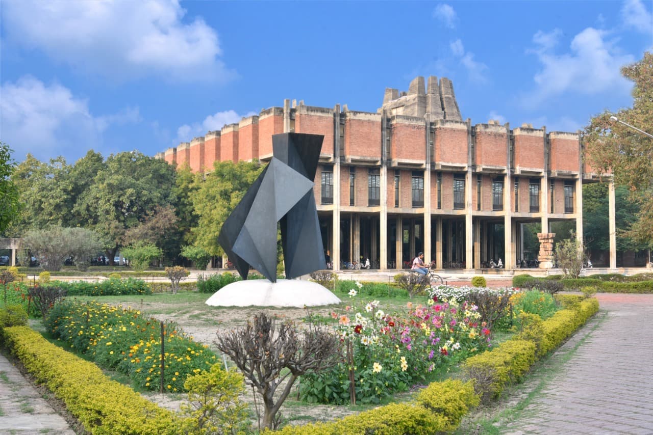 Kanpur News: वैश्विक स्तर पर स्टार्टअप को बढ़ावा देगा IIT कानपुर, टोरंटो बिजनेस सेंटर के साथ की साझेदारी