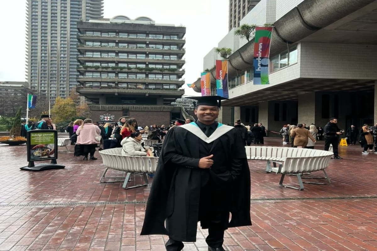 झारखंड: आदिवासी छात्र अजय हेंब्रम का लंदन की यूनिवर्सिटी में शानदार प्रदर्शन, सीएम हेमंत सोरेन ने बढ़ाया हौसला