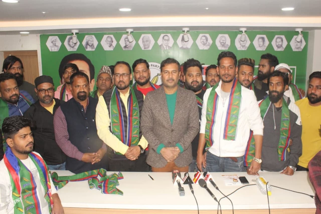 रांची: आजसू मिलन समारोह में युवाओं ने थामा पार्टी का दामन, डोमन सिंह मुंडा को मिली ये जिम्मेदारी