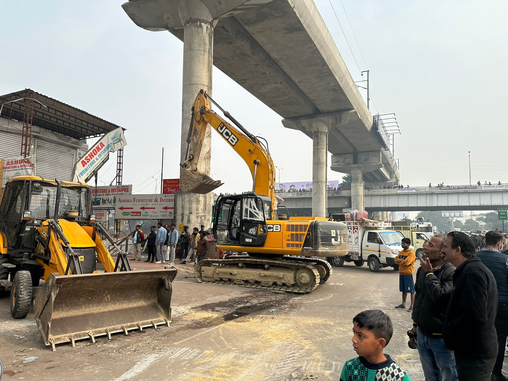 लखनऊ की अकबरनगर कालोनी में दुकानों और मकानों पर बुलडोजर चलाने पर हाईकोर्ट की रोक, 22 जनवरी को होगी सुनवाई
