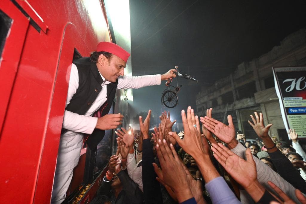 डिंपल यादव कोरोना संक्रमित, अखिलेश की RT-PCR रिपोर्ट आयी निगेटिव, रैली पर छाया खतरा टल गया