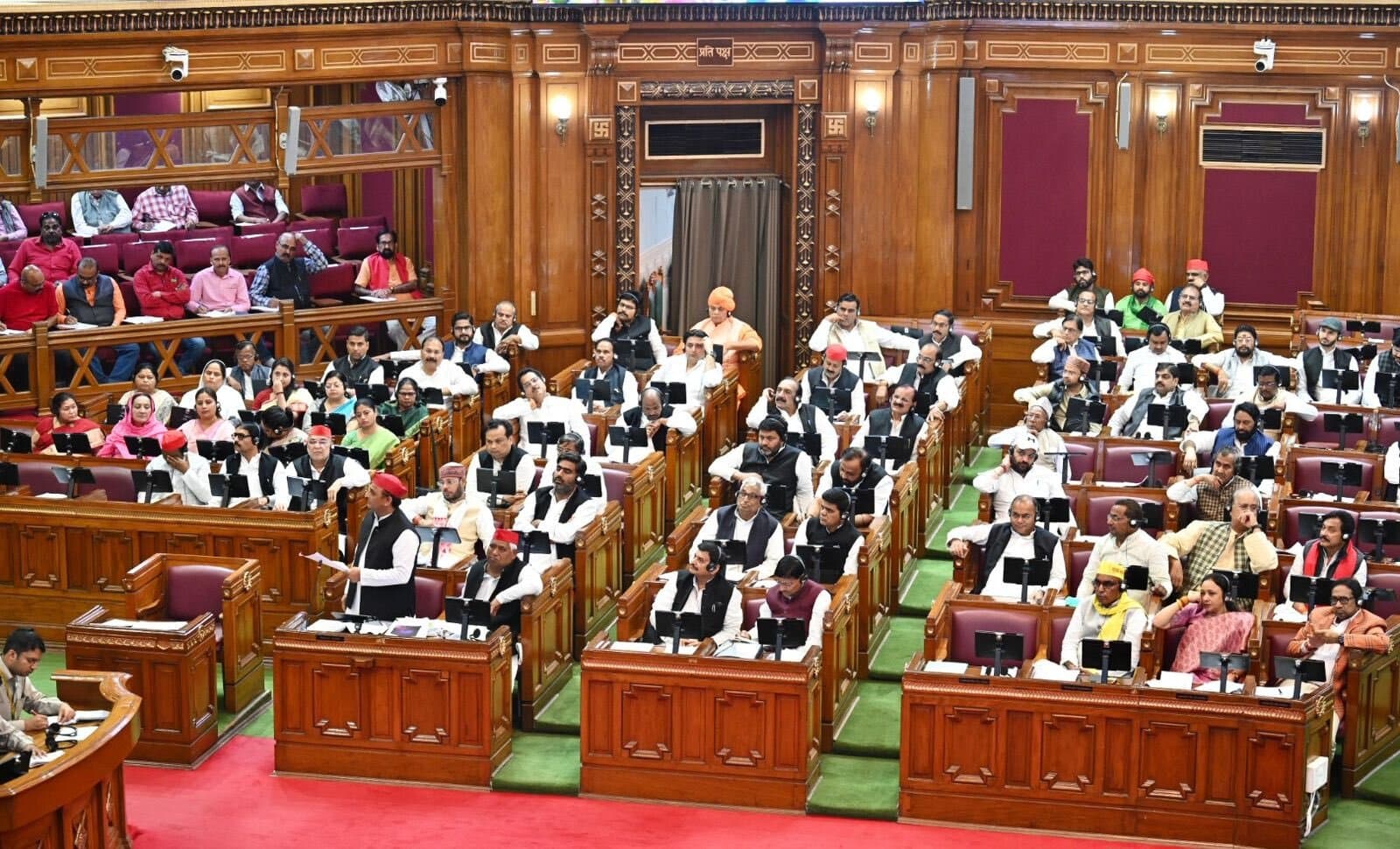 UP Budget Session 2023: अखिलेश यादव ने सरकार को नीति आयोग की रिपोर्ट पर घेरा, रामराज बिना समाजवाद के संभव नहीं