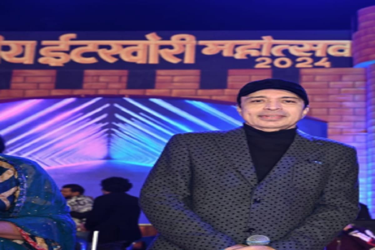 राजकीय इटखोरी महोत्सव में गायक अल्ताफ राजा ने बांधा समां, एक्ट्रेस अक्षरा सिंह ने जमकर लगाये ठुमके