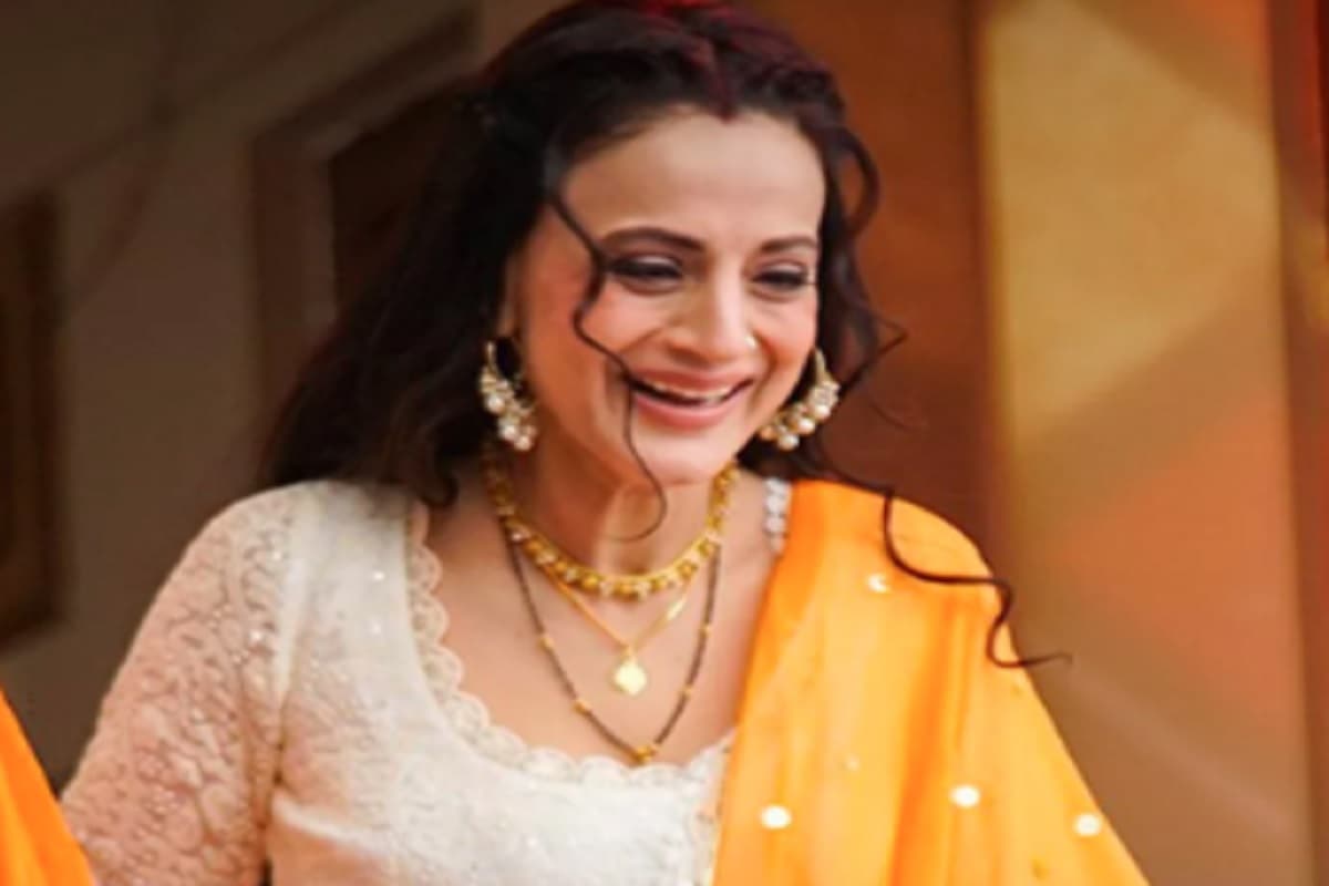 मशहूर अभिनेत्री अमीषा पटेल का 27 फरवरी को होगा बयान दर्ज, जानें क्या है पूरा मामला